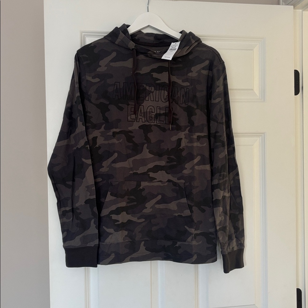 NWT $39.50 American Eagle Outfitters Men's Black and Gray Camo Hoodie